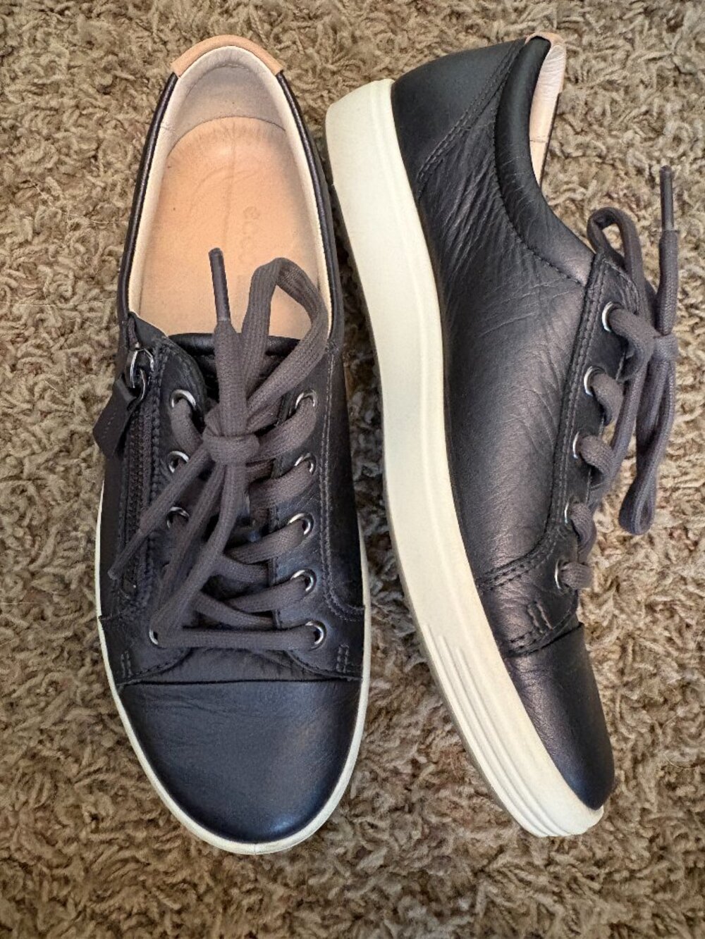 Ecco Classic Zip Sneaker, leather- Womens Size 8-8.5